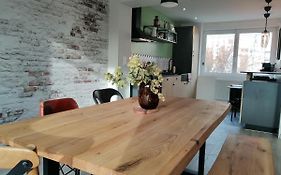 Maison Avec Garage, Terrasse, L'Herboristerie